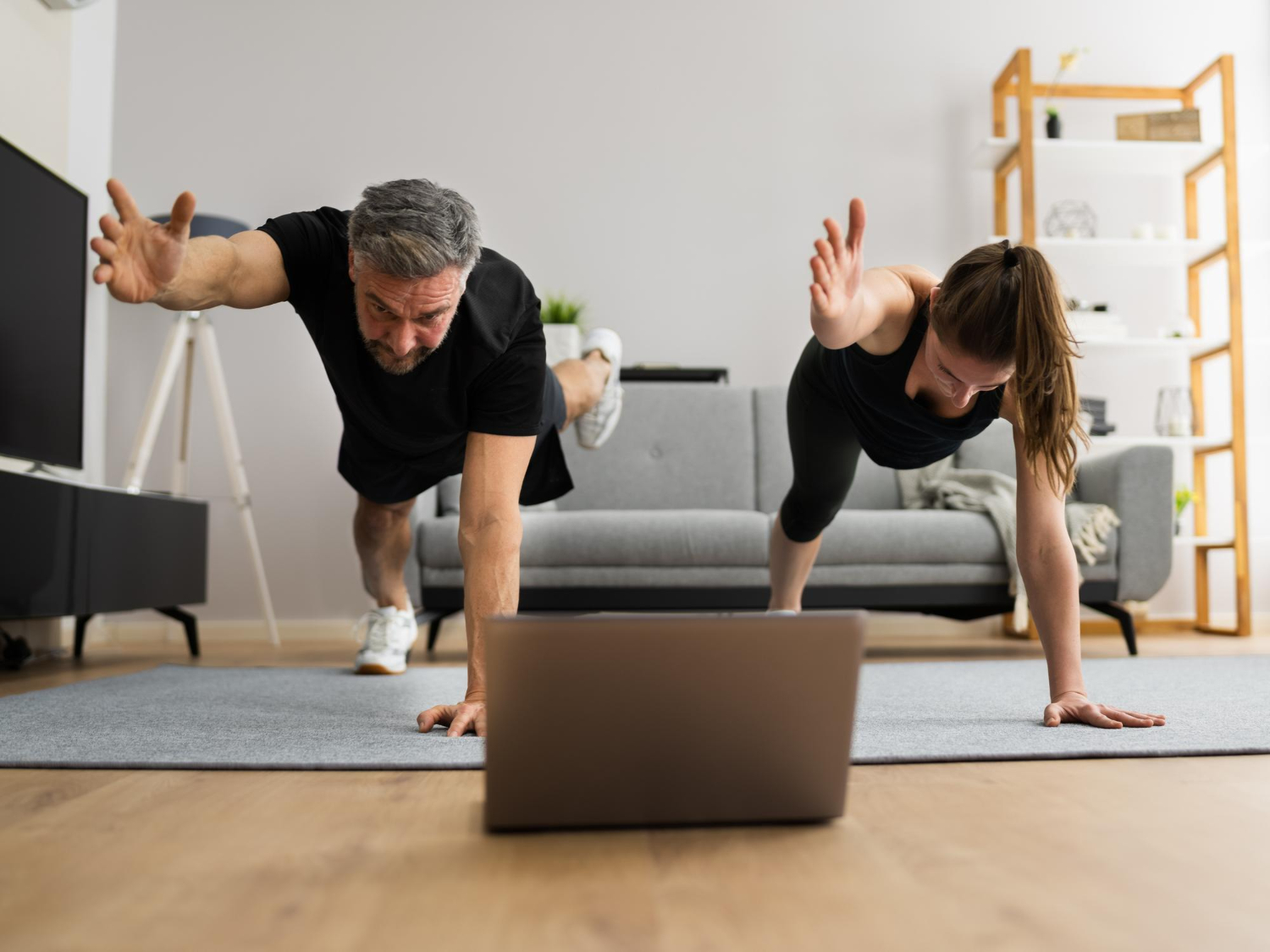 online vs in-person personal training online vs in-person personal training
